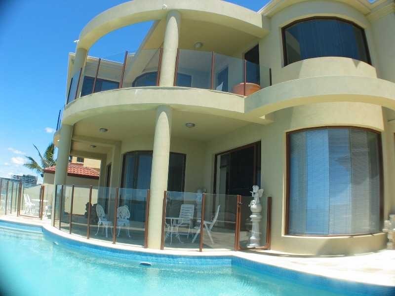 Sovereign Islands QLD 4216